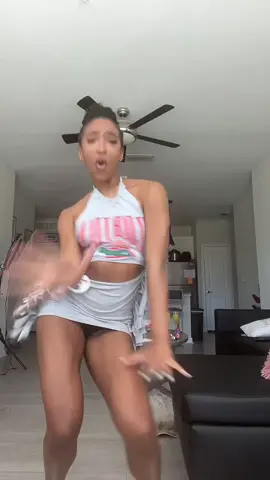 burninnggg goin down🐊. #hoco #uf #gameday