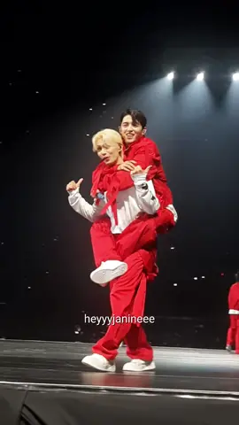cheol jumping on jun's back during lnr | Be The Sun in Manila Day 1 (if reposting pls put credits/clips from my ig acc) #scoups #jun #svt #seventeen 