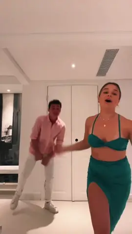 twins in greece #noahschnapp #chloeschnapp #twinsschnapp @chloeschnapp @noahschnapp