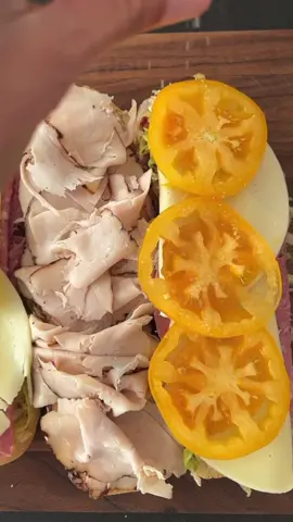 Ok so 3 things thank you for your patience with my interlude , bat phone rang mid sentence . 2nd- I edited the video too fast so that’s why a double sneak peak happened . Apologies again. 3rd - you can use raw garlic I was exaggerating, just don’t put as much as I did love ya