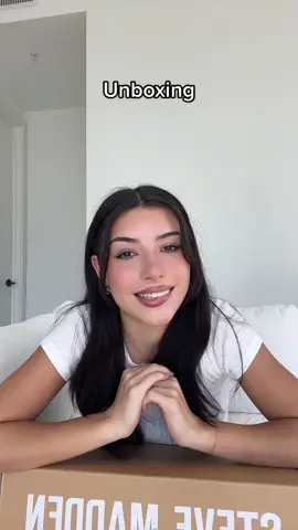 Unboxing the new @stevemadden collection 😍🤍 #maddenwood #smpartner 