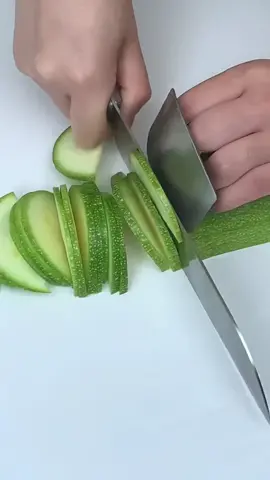 It can protect your fingers getting cut #fingerprotector #kitchengadget #coolgadget #anticut #safecut #goodstuff #goodthingrecommendation #KitchenHacks