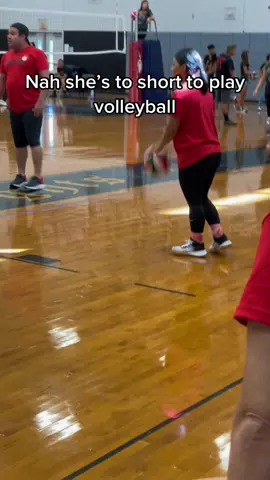 Who said I can’t ?!  #volleyball #libero #parentvolleyball #volleyballtournament #peteacher #volley #fyp #short #shorty #play #multisportathlete #funday #sports #viral #jump #net #court #kyrie #nike #tachikara 