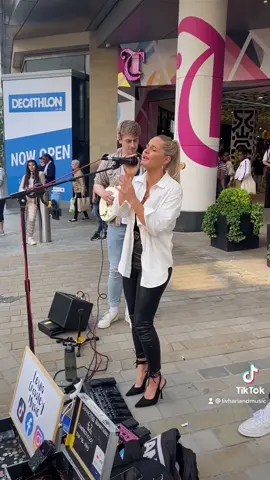 Wasnt expecting this reaction but wow was so fun! @lewiscrossleymusic #livharland #busking #fyp #foryou 