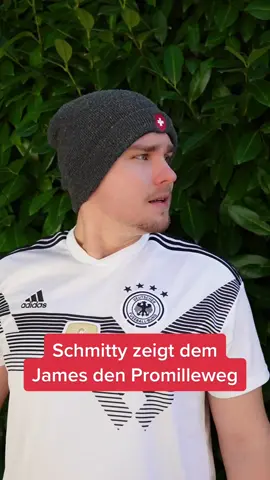 Dorfkind Schmitty zeigt dem Austauschschüler James seinen Promille Weg 😂 #dorfkind #dorf #austauschschüler #promilleweg 