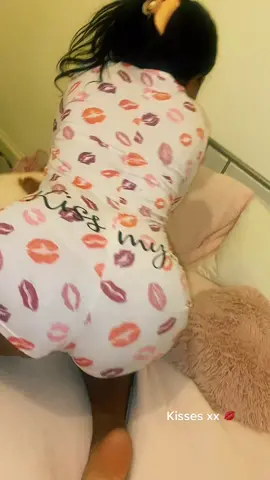 Cinema in your pyjamas > 😍😍💤 #vue #smile #pyjamas #fyp 