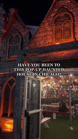 Chicago just opened the spookiest pop-up haunted house in wrigleyville - it even has a bar halfway through 🤣 come with me to check it out! #chicago #wrigleyville #hauntedhouse #chicagohauntedhouse #chicagohalloween2022 #chicagohalloweenbars 