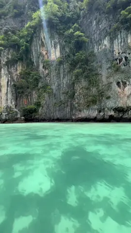 eating fresh coconut, swimming in clear water,  and never wearing makeup is life 💚 #thailand #phuket #phiphi #phiphiisland 