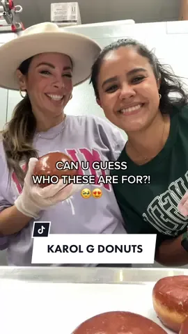SHE IS COMING TO VEGAS 🤩 #donut #donutshop #entrepreneur #womenowned #latina #karolg #girlpower #FoodTok #donuts #celebrity #vegas #vegastok #colombia #caramel  