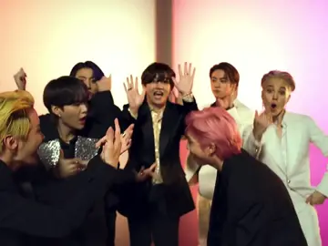 os meninos também entraram na trend ;) #namjoon #jin #taehyung #hoseok #yoongi #jungkook #jimin #fyp #fy #btsarmy #bts #bts_official_bighit #armybts #방탄소년단 #viral #trend 