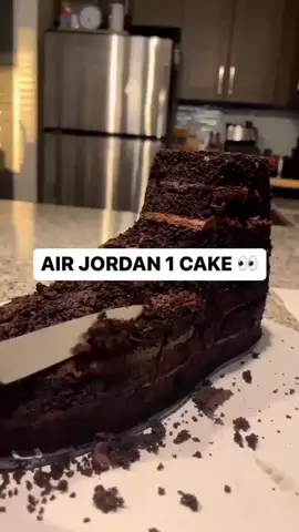 Two of our most favourite things!!! 🎂👟🤤 (👩‍🍳: @Tay Cakes) #AJ1 #CakeArt #Jordan #cakedecorating #fyp #sneakercake 