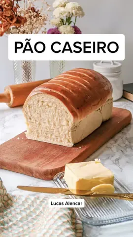 PÃO CASEIRO SUPER FOFINHO  RECEITA ⬇️⬇️⬇️  🍞 LISTA DE INGREDIENTES:  3 col. de sopa de Açúcar  1 sachê de Fermento Biológico Seco (10g) 200ml de Água Morna 1 Ovo 3 xíc. de Farinha de Trigo 1/2 col. de chá de Sal 2 col. de sopa de Óleo  *Gema com Leite para Pincelar  🥖 Modo de Preparo Simplificado: 1. Ativar o fermento - descanso 15min 2. Juntar os outros ingredientes e sovar por 3 min - descanso de 30min 3. Sovar por 10 minutos  4. Abre a massa e formata o pão  5. Descansa por 30-40 min 6. Pincela ovo batido com leite 7. Forno 180° - 25min 🔥  #AprendaNoTikTok  #pao #paocaseiro #receita #comida #comidatiktok #panificação #culinariaemcasa #fy #bomdia #cafedamanha 