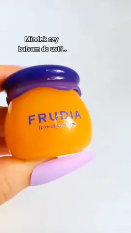 Moje ostatnie odkrycie 🍯 wystarczy dosłownie odrobina aby usta były nawilżone, tworzy warstwę ochronną 🥰🍯🍁#frudiaskincare #pielegnacjaust #miod #urocze #dc #hit #dbamousta 