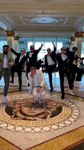 #kalachashma dance performance by @thequickstyle at #palazoversacedubai 🇦🇪 #thequickstyle 