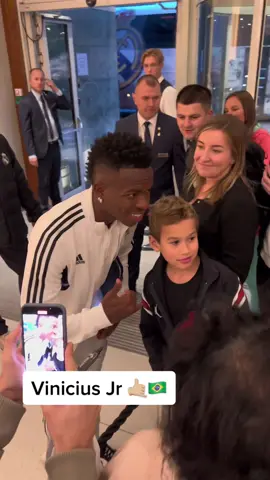 Vini Jr with fans in Warsaw before Champions League match 🔥 #realmadrid#real#vini#vinijr#vinicius#warsaw#dc#foryou#foryoupage#championsleague 