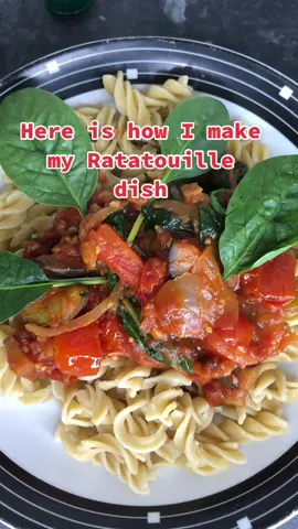 Here is how I make my Ratatouille dish #ratatouille #pastarecipe #ratatouillerecipes #ratatouillerecipe #italianrecipe #balsamicvinegar #basil #onions #spinach #blackpepper #peppers #courgetterecipe #aubergine 
