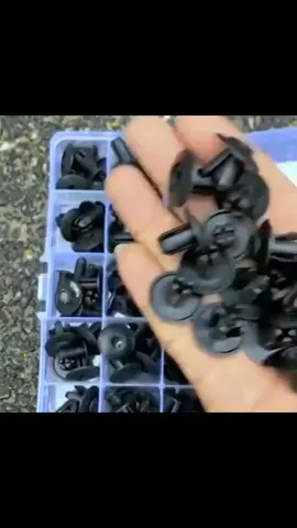 Kit presilha parafuso para fixação do parabarro  , parachoque,  grade e spoler lateral do carro. #dicasautomotivas  #acessoriosautomotivos  #empresastafacil   #parafuso  #parachoque  #paralama  #parabarro 