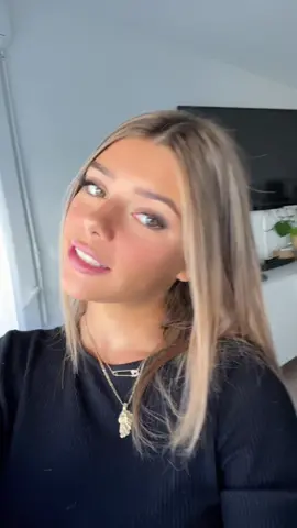 pq j’ai pas hérité des yeux verts de ma mami😢