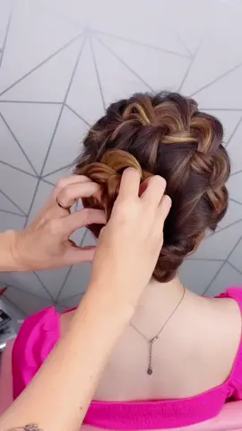 How to do a Braided updo!!!!!! I love this style, let me know what you think In the comments✌🏼  #hairtok #hairtutorial #braids #updo 