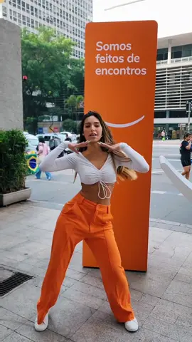 Eu deitei nesse sorriso da Smiles, em São Paulo e agora quero ver vocês fazendo essa dancinha por todos os lugares do Brasil também! 🥰#somosfeitosdeviagens  #publi @televodemilhas 