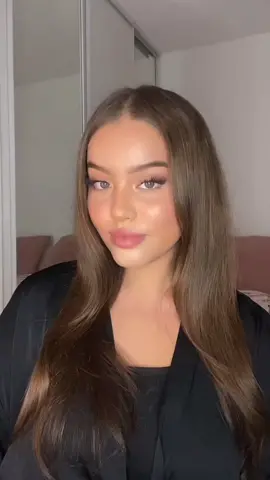 abonne toi ! ✨ j’espère votre cameraman aura une caméra assez puissante pour capturer votre beautéee 🎥💓 snap filles : emnoou #makeuptutorial 