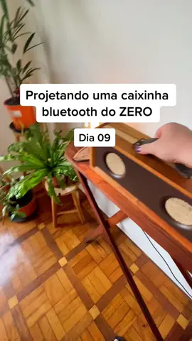 Desenvolver algo é um processo e não dá pra acertar de primeira, a caixa ta funcionando mas não do jeito que eu gostaria, amanhã eu volto pro oficina com essa beleza #DIY #facavocemesmo #caixadesom #marcenaria 