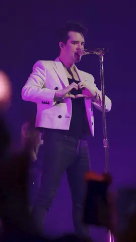 @patdhearts making magic each night during G/G/B, love y'all & happy National Coming Out Day ❤️🧡💛💚💙💜