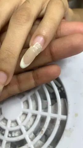 Olha conta pra vcs e cada coisa q chega na minha mesa 🥴🤡🤦🏽‍♀️ (3 meses sem manutenção) q loucura #stilettonails #banhodegel #unhas #nail #nailart #manicure #manicuremaluca #likes #videos #misericordia 