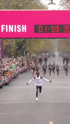 On this day, 3 years ago Eliud Kipchoge 🇰🇪 wrote history in Vienna by breaking the two-hour barrier in the marathon 👑  #fyp #marathon #kipchoge 