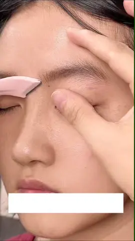 #eyebrowtricks #eyebrowtrim #eyebrow #beautytips #shave #fyp #beauty #foryou 