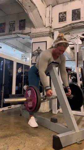 Ich liebe dieses Gym in Berlin! 🫶🏻 #gym #Fitness #minivlog #fma #GymTok #back #workout #berlin  #fyp #foryoupage #fürdich 