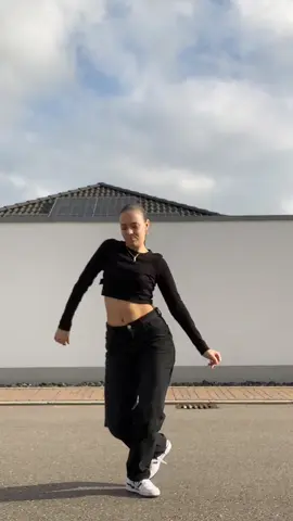 lately obsessed with this dance 🤭                   dc: @fynnaves #foryou #foryoupage #fyp #fypシ #fürdich #fürdichpage #fürdichseiteシ #vira #goviral #dance #trend #umbrella #rihanna #fy #fyy 