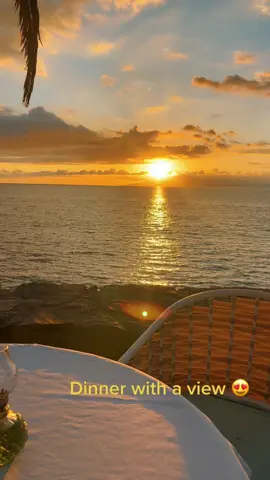 This view everyday please 🌅 #sunset #sunsetlover #view #beach #sea #ocean #tenerife #playadelasamericas #holiday #dinnerviews #sunsetdinner #holidaytiktok #fyp #foryou 