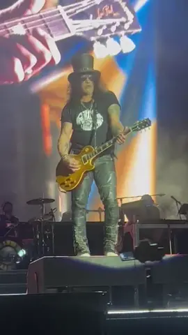 Asi se vivio el concierto de los guns and roses el 11 de octubre 2022 en colombia, y debo decir q valió la pena cada maldito segundo que hice la fila los amo, son una leyenda, todo el grupo genial perfecto dieron un show 🤩 axl canta genial, los amo ❤️❤️#gunsnroses #gunsandroses #colombia #bogota #gunsandrosescolombia #gunsandrosescolombia2022 #campin #estadioelcampin #nolopuedocreer #feliz #rock #rockdelos80y90 