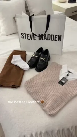 the best fall loafers for the city 🤎 #stevemadden #blackloafers #loafers #loafershoes #fallfashion #shoes #fallshoes #outfitinspo #fallstaples #unboxing #shoehaul 