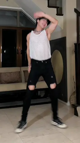 I just deleted the last video and upload again~ I really sorry this time. There has many misunderstandings in my last caption. And maybe it’s just because of my poor English 😅 Actually I mean “I dance this too sissy.” It’s a joke. And I don’t know if the misunderstanding from a word “girly”? 