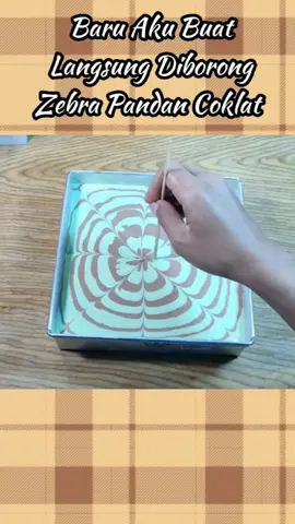 Bolu Zebra Pandan Coklat untuk ide jualan.disini Aku pakai loyang bolu kotak 20 cm. Biar Loyangnya sama kayak aku dan alat yang dipakai disini? klik Keranjang kuningnya ya Bun #bolu #loyangkue #cetakankue  #fyp #fypシ 