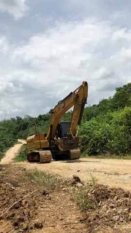 Membalas @dayatcostum12 ini bang yang minta mentahannya kemaren 🙏 #kuliproyek #operatormuda #operator #operator_excavator #cat320gx #fyp 