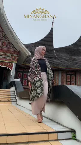 outer batik minang kalong  wardrobe: @minanghana_fashiondesign @nadiahidayani28  muse: @Hello🌑   #minanglipp #minangrancak #minanghits #minangbana #minangsedunia #minangcoversong #batikmodern #batik #batikmilenial #batikwanita #batikday #batikindonesia #batikfair #fashionstyle #fashion ##fashiongram #instalike #instafashion #sumatrabarat #sumbarexpo #pariwisata #kreatif #kemenkraf_ri #kemenkrafindonesia #agam