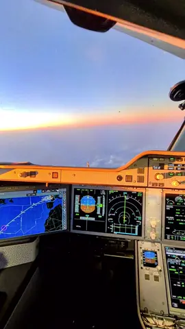 Beautiful A350 Spaceship Flightdeck 🚀✈️ #flightdeck #tiktokaviation #avgeek #cockpit #flying #airbus #airbusa350 #a350 #a350xwb #fly #pilot #aircraft #aviationlovers #crewlife #sunset 