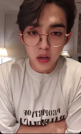 YOU DID IN PURPOSE RIGHT?!?? FIXING YOUR BUCKLE/PANTS IN FRONT OF US #seungcheol #seventeen #svt #carat #scoups #bethesuninsg #weverselive @SEVENTEEN 
