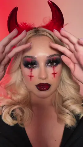 Angel 👼🏼 vs Devil 😈 #halloweenmakeup #halloween #angelmakeup #devilmakeup 