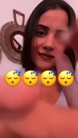 مين حس حالو نعس بعد هالڤيديو؟! 😴 #asmrdania #handmovements #asmrfyp #تصبحون_على_ماتتمنون #احلام_سعيدة #نوم #استرخاء #غمضت_عيني 
