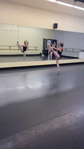 Little pirouette combo from ballet class last night❤️ #ballet #balletclass #sisters #dancingsisters #dance #dancer #dancing #fyp #foryoupage 
