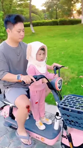 lt’s warm and windproof,not afraid that the baby can’t open his eyers,the baffle can be disappointed,and it’s nice to wear it at ordinary times#foryou #baby #bobolead #fyp