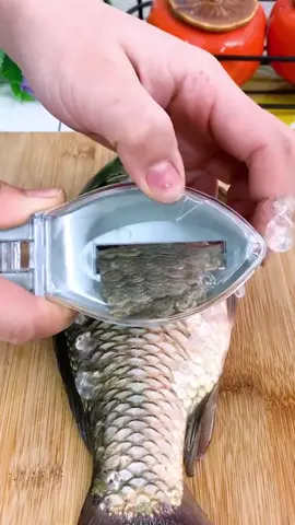 Fish scale removed hacks#tiktokshopping #fishscaleremover #fishcleaning #fishing #fishlover #cleaning #homehacks #KitchenHacks #gadget #goodies #useful 