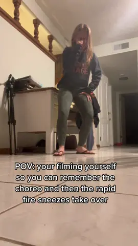 Ok but someone please tell my why those sneezes were kind of in rhythm 🤷🏼‍♀️ #dance #dancer #dancing #sneeze #sneezing #sneezes #funny #relatable 