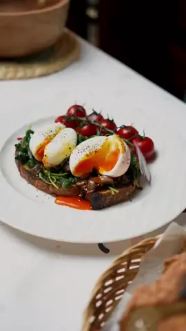 Hai everyone... 👋  Kali ini, masak2 santai menu sarapan simple di dapur @pancisupraofficial . Hanya roti yang di toast, dengan tumisan bayam dan jamur, dan 2 telur rebus setengah matang. Enak, gampang dan pastinya sehat dan bergizi. Saya pakai @pancisupraofficial Retro Collection stirwok untuk tumis menumis dan utk toast rotinya juga. Ketika masak dengan bahan yang minim, cukup pastikan kualitas bahannya bagus, dan hasilnya sudah pasti akan enak. Telur berkualitas, roti yang sudah enak dengan sendirinya pun sudah lezat disantap berdua dengan garam dan merica 🤤.  Checkout my newest @pancisupraofficial Retro Collection, ada 3 warna dengan tone yang earthy dan hangat di mata yang siap jadi panci andalan yang juga mendekorasi dapur dengan sentuhan warna ☺️.   Warna yang mana yg paling kalian suka?   #SupraPunyaWarna #oldschooldesignmodernquality  ➖➖➖➖➖➖➖➖➖➖➖➖ #chef_renatta_lovers #renattamoeloek #chef_renattamoeloek_lovers #renatta #renattamoeloeklovers #renata #frenatta #frenata #chefrenata #chefrenatta #cheflife🔪 #chef #cheflife #chefcantik #chefindonesia #chefrenattamoeloek #renattalovers #celebritychef