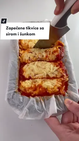 Zapečene tikvice sa sirom i šunkom 😍 | Baked zucchinni with ham & cheese 👌  ~ potreban je kalup za kruh ili neka mala tepsija ~   SASTOJCI  • 1 velika tikvica ili 2 male • oko 200g šunke (ja koristim narezanu pureću) • oko 300g sira (ja koristim 2 pakiranja cheddar listića od 150g) + sir za posipanje odozgo • 400g napoletana umak (moze i neki drugi, npr. basilico, ili passata)   RECEPT  1. Od tikvice gulilicom za krumpir napravite tanke listove (sredinu s kosticama ne koristim)  2. Rasporedite ih na podlogu, posolite i nakon 5min pokupite tekucinu ubrusom  - upalite pecnicu na 180’C  3. Oblozite pleh papirom za pečenje ili namažite tanki sloj umaka na dno  4. Slazite 2 reda listova tikvica, red umaka, red ili dva sunke, red sira, red umaka opet i tako ponavljajte dok ne iskoristite sve sastojke (nema veze ako ostanete bez nečega, napravite taj red bez toga)  5. Gore posipajte sirom da se on lijepo zapeče   6. Pecite pola sata na 180’C ili 20ak min na 200’C  #zapecene #tikvice #recept #baked #zucchini #Recipe #rucak #vecera #ideja #lunch #dinner #idea #sir #sunka #cheese #ham #recipes #jednostavnirecepti #EasyRecipes #delicious #tasty #yummy #brzirecepti #marijamazalin #marlin 
