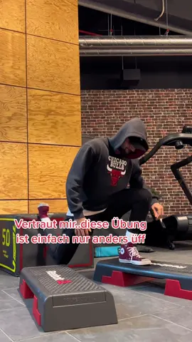 Master your Body. Einfach versuchen das Bestmögliche aus deinem Körper herauszuholen 💪🏾 #squat #GymTok #FitTok #sports #training #workout #legday #Fitness #gym #fitnessmotivation #goku #anime 